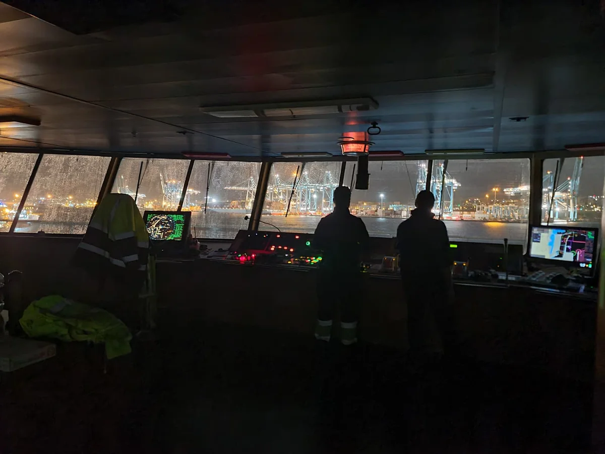 Navigation bridge instruments during night operations